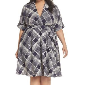 ELIZA J Check Surplice Mididress (plus) Navy Ivory